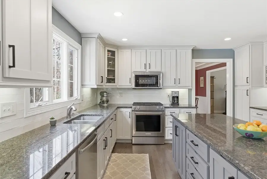 1 Selfridge Rd, Bedford, MA 01730 - #3