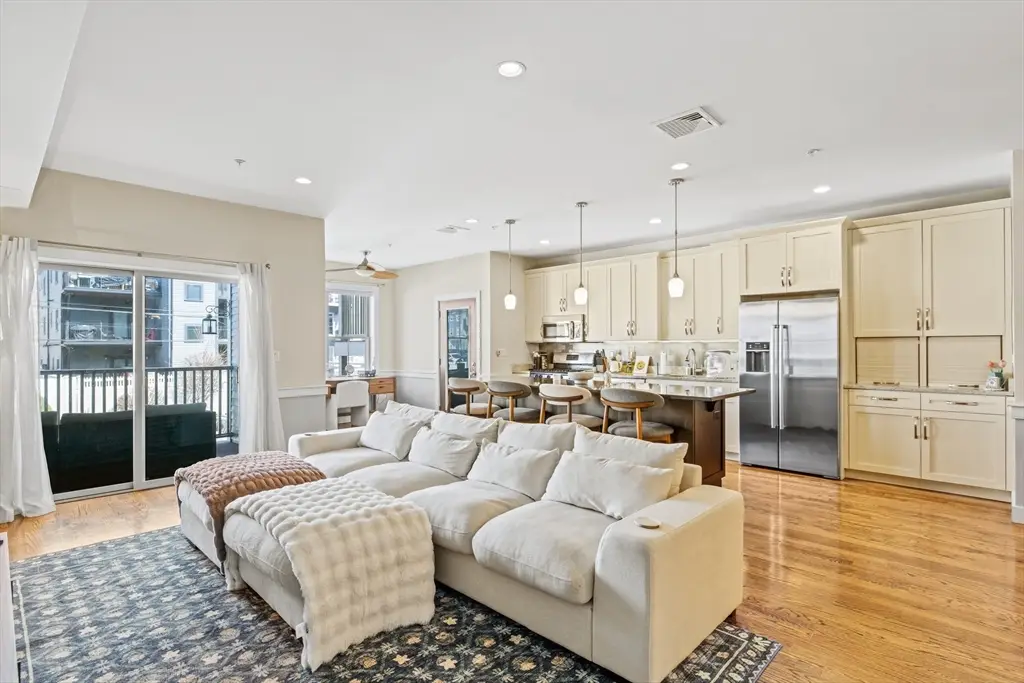 774 E 3rd St #1, Boston, MA 02127 - #1