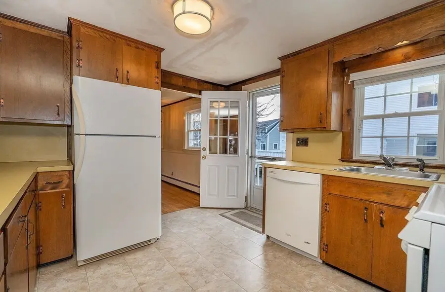 49 Orchard St, Amesbury, MA 01913 - #3