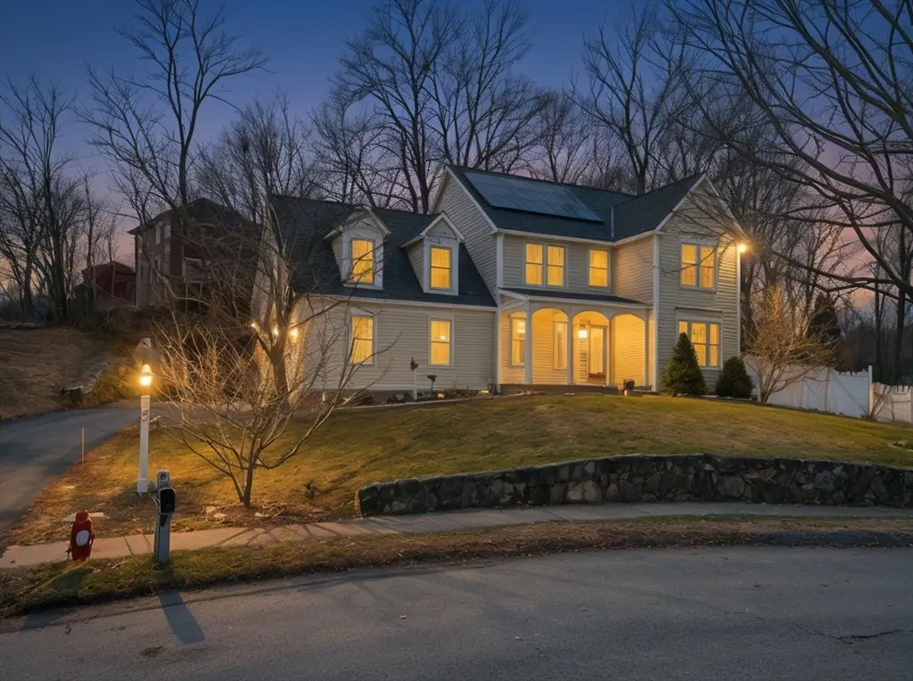 8 Jacqueline Dr, Amesbury, MA 01913 - #1