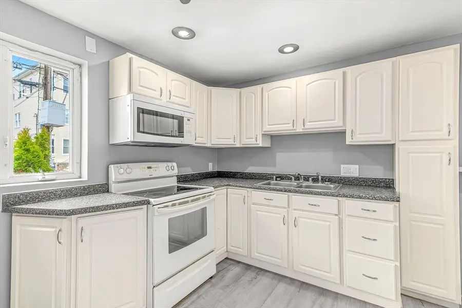 298 Collette St, New Bedford, MA 02746 - #3