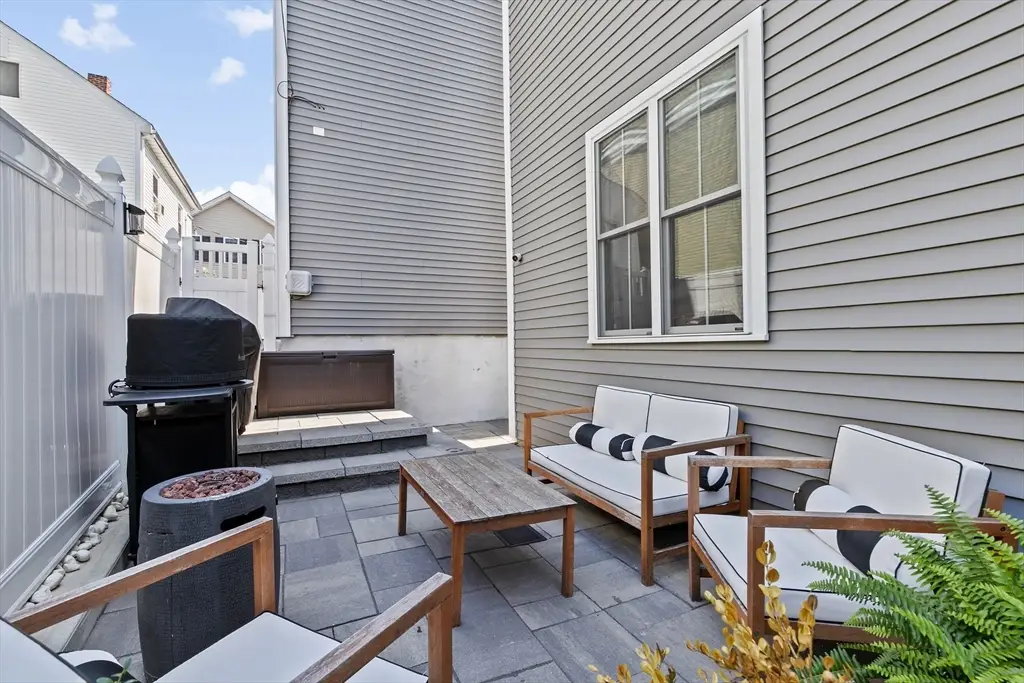 176 W 7th St #1, Boston, MA 02127 - #1