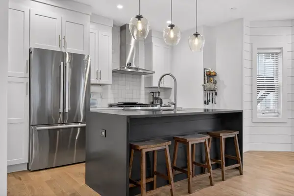 13 Quincy St #A, Somerville, MA 02143