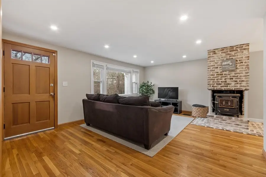 23 Monument Hill Rd, Chelmsford, MA 01824 - #2