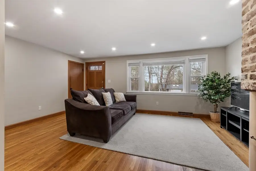 23 Monument Hill Rd, Chelmsford, MA 01824 - #3