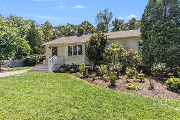 31 Chief Justice Cushing Hwy, Hingham, MA 02043