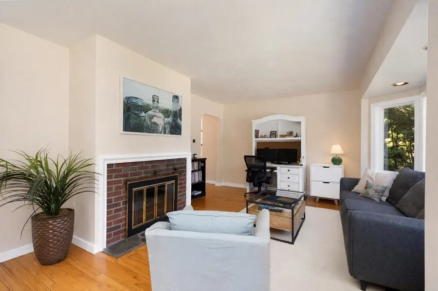 31 Chief Justice Cushing Hwy, Hingham, MA 02043 - #3