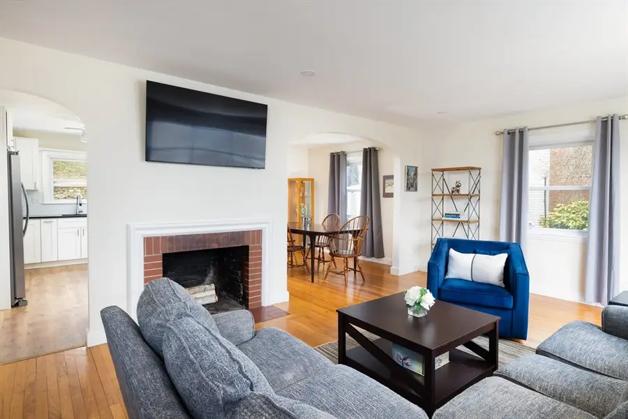 326 Austin St, Newton, MA 02465 - #3