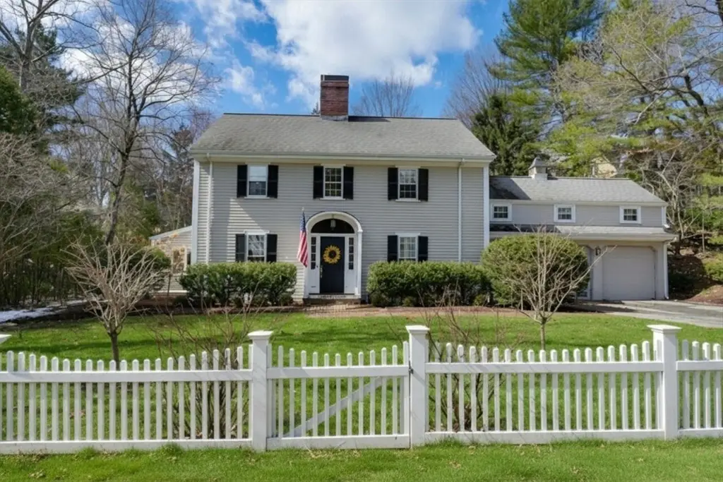 92 Woodlawn Ave, Wellesley, MA 02481 - #1