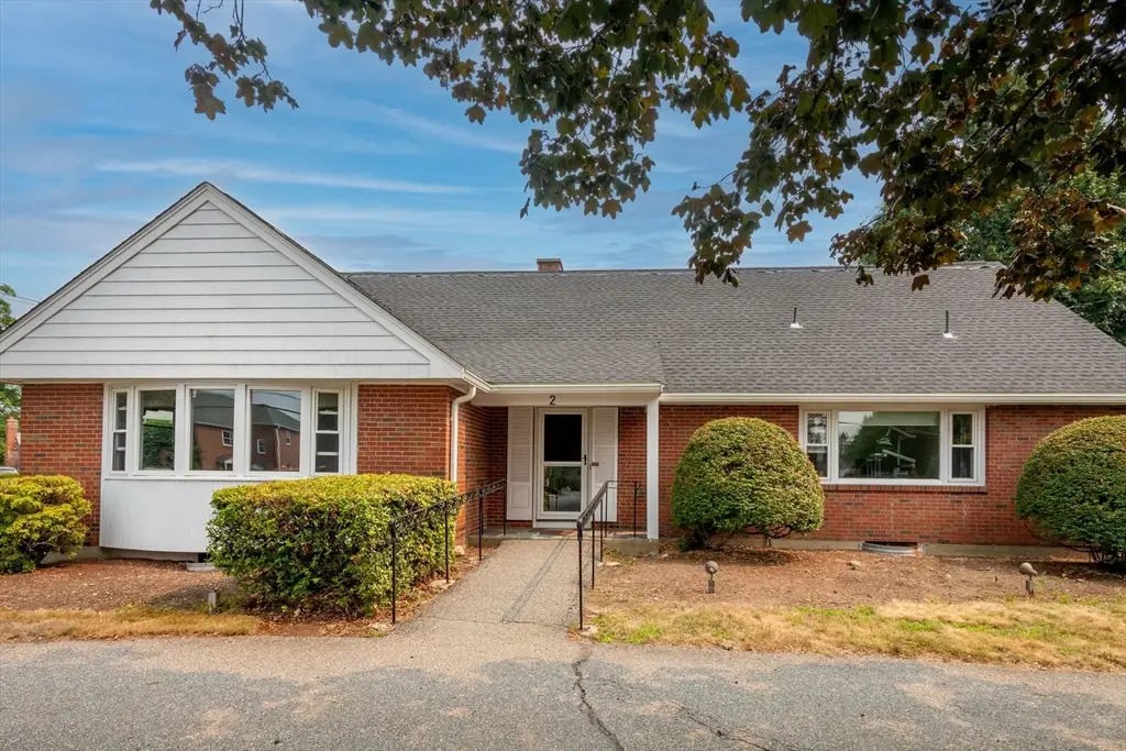2 Winn St, Burlington, MA 01803 - #1