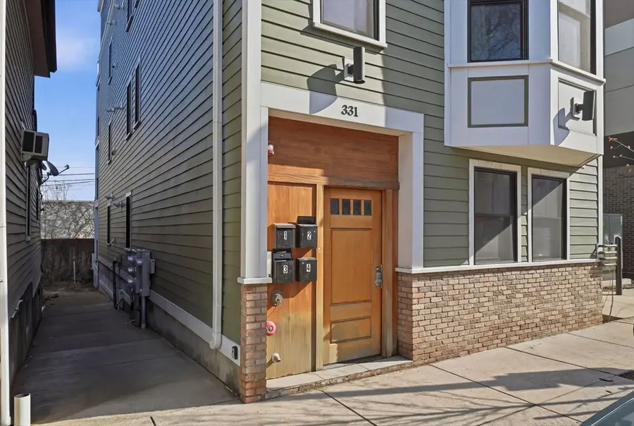 331 Chelsea St #3, Boston, MA 02128 - #3