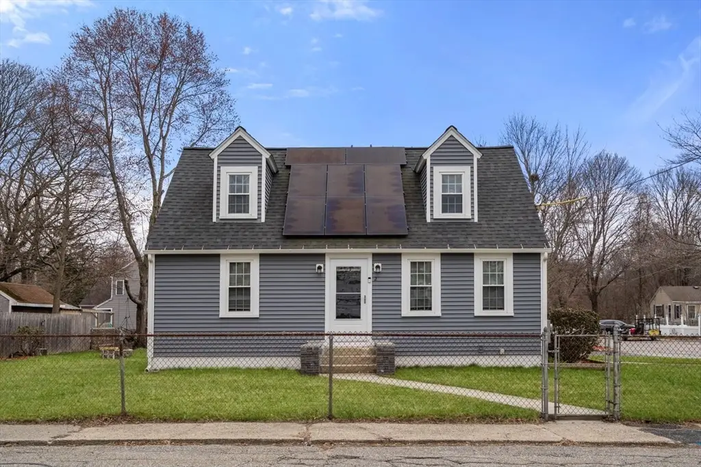2 Pond St, Uxbridge, MA 01569 - #1