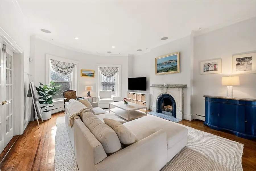 27 Monument Square #4, Boston, MA 02129 - #2