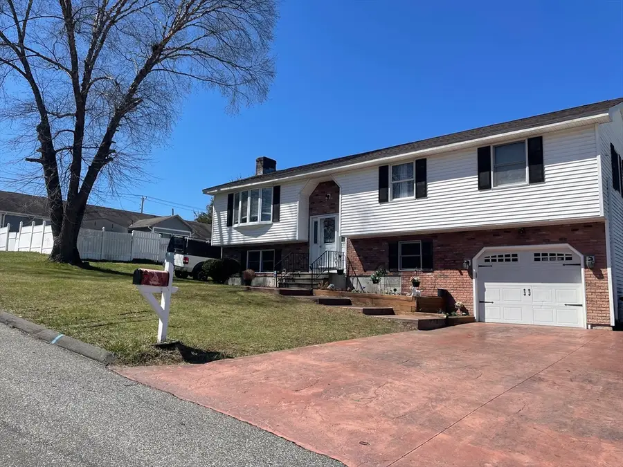 132 Ondrick Dr, Chicopee, MA 01020 - #2