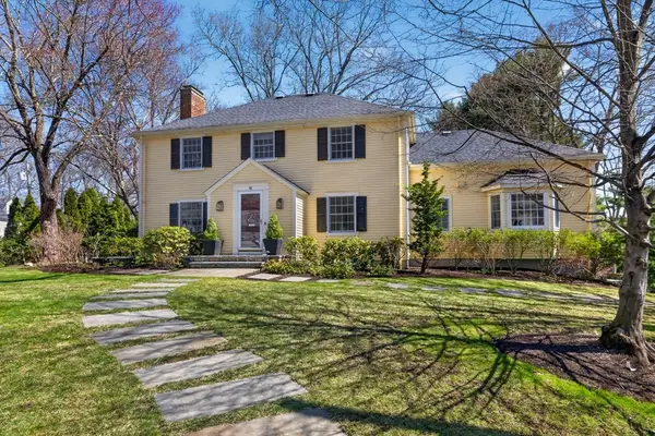 15 Standish Cir, Wellesley, MA 02481