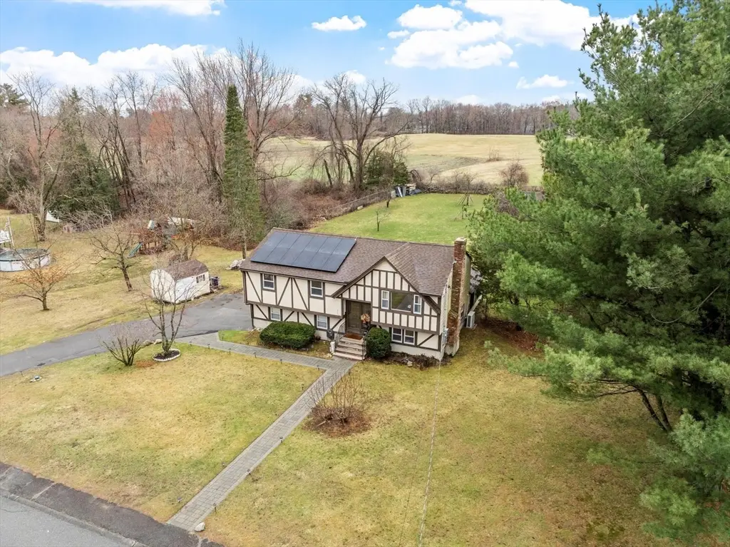 17 Horseshoe Rd, Dracut, MA 01826 - #1