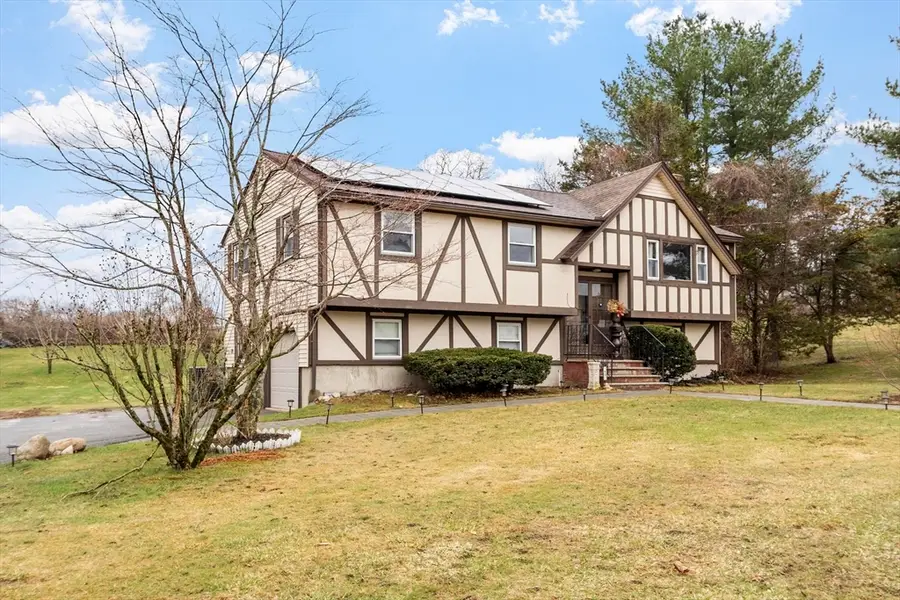 17 Horseshoe Rd, Dracut, MA 01826 - #3