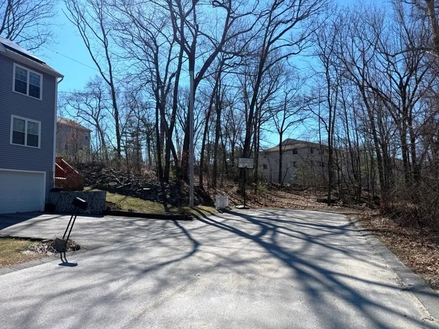 13 Pocasset St, Worcester, MA 01604 - #3