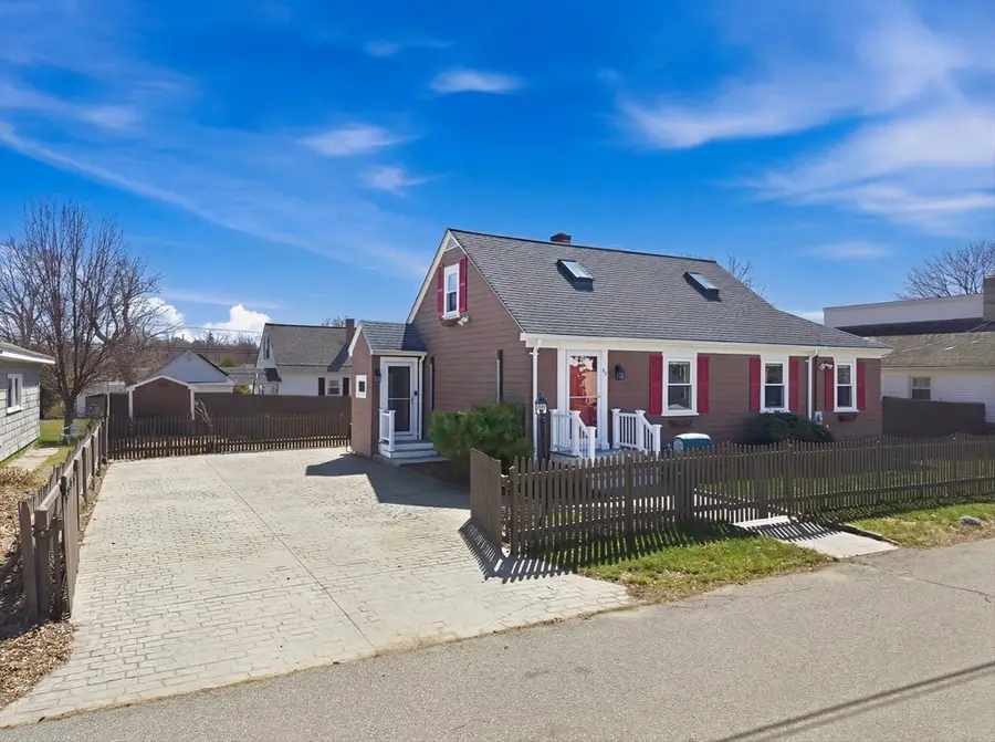 52 Worthen St, Swansea, MA 02777 - #3