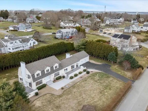 95 Holman St, Portsmouth, RI 02871