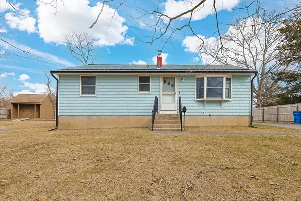 21 Heritage Cir, Falmouth, MA 02536