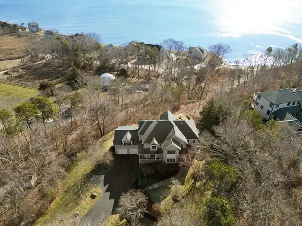 318 Center Hill Rd, Plymouth, MA 02360