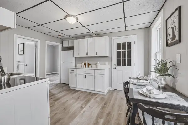 207-209 White St, Springfield, MA 01108