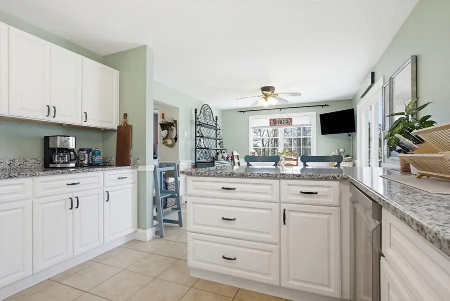 6 Walker Pond Rd, Sturbridge, MA 01566 - #3