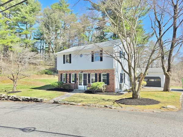 8 Wolf Hill Rd, Smithfield, RI 02917