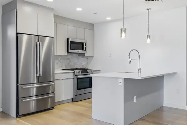 16 Boardman St #202, Boston, MA 02128