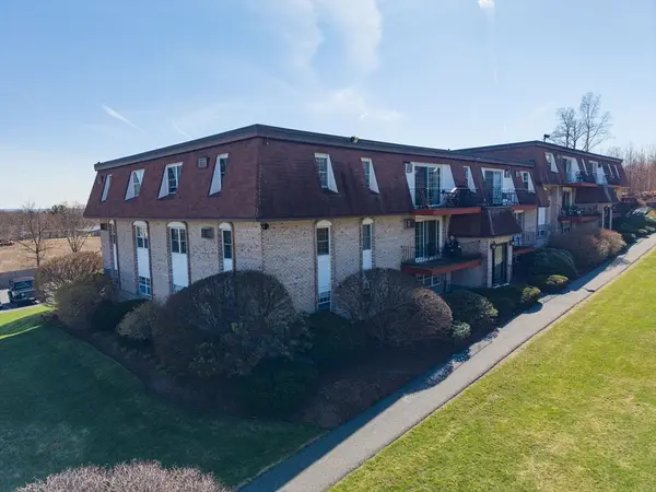 24 Williamsburg Ct #21, Shrewsbury, MA 01545