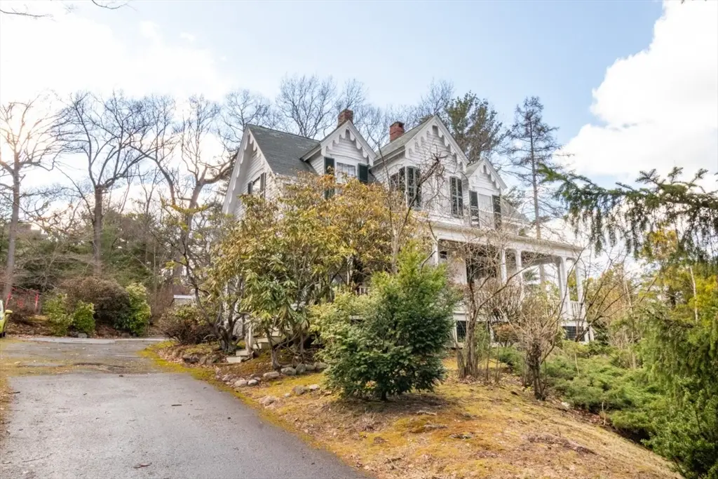 140 Pleasant St, Newton, MA 02459 - #1