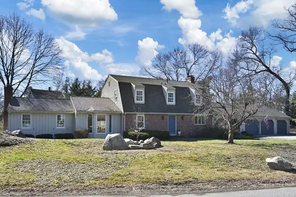 2 Cyr Circle, Andover, MA 01810