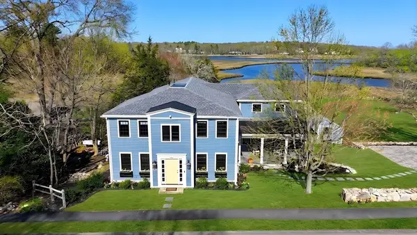 392 S Main St, Cohasset, MA 02025