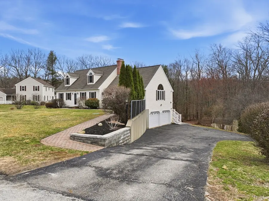 9 Knollwood Dr, Charlton, MA 01507 - #2