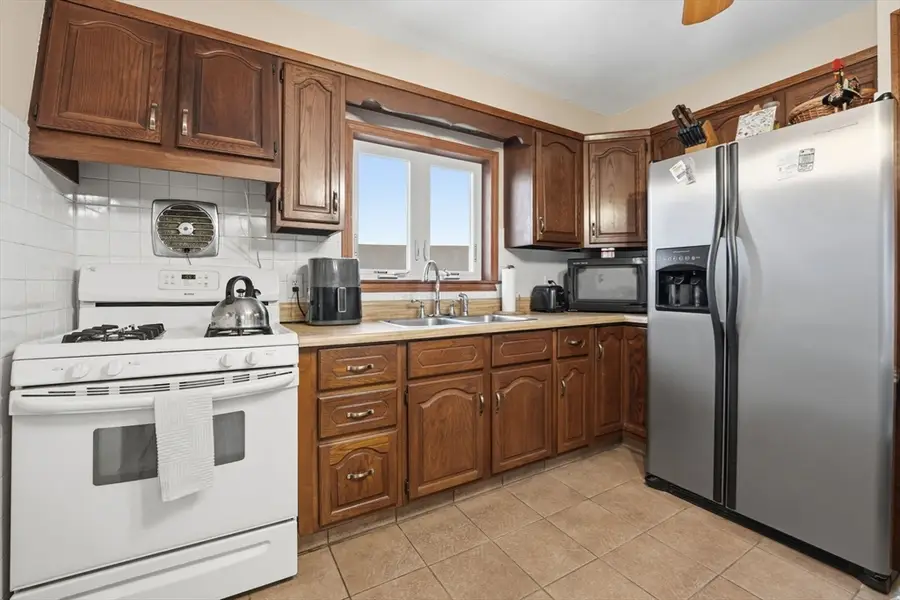 47 Stockton St, Fall River, MA 02721 - #3