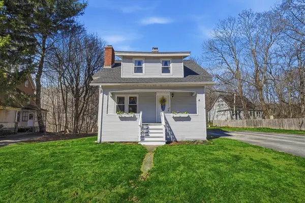 4 Brookside Ave, Worcester, MA 01602