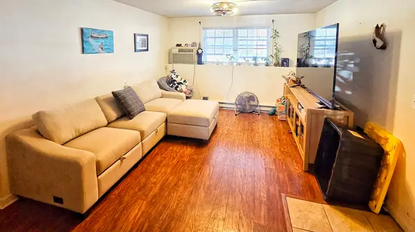 3 Maple Crest Cir #B, Holyoke, MA 01040