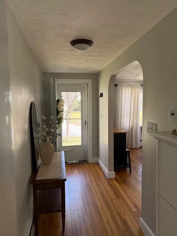 8 Colrain Road, Topsfield, MA 01983