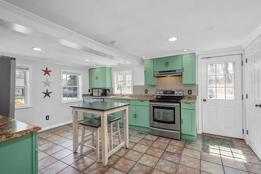 28 Deanville Rd, Attleboro, MA 02703 - #2