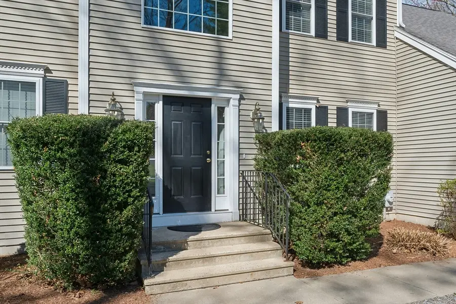 320 Lincoln Circle, Northbridge, MA 01534 - #2