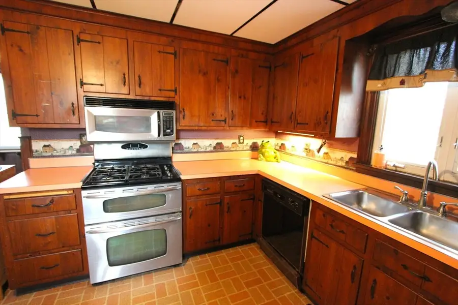 300 Chestnut St, Franklin, MA 02038 - #3