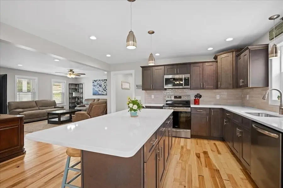 141 Thompson St, Palmer, MA 01069 - #3