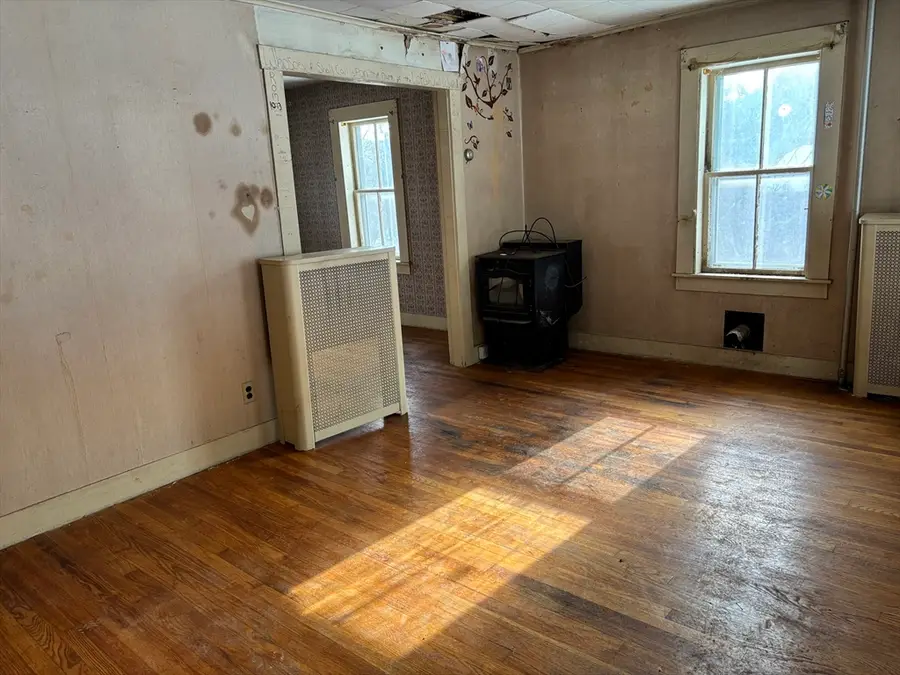 31 William St, Chester, MA 01011 - #3