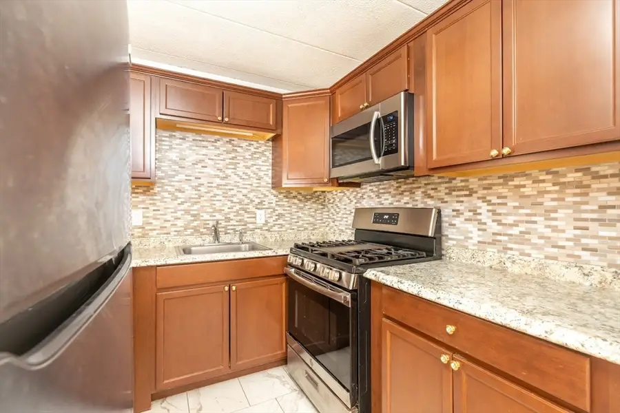 10 Skyline Dr #7, Braintree, MA 02184 - #3