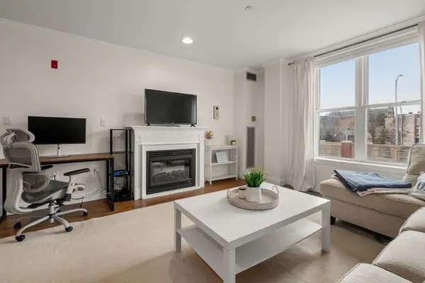 65 Chelsea St #203, Boston, MA 02129