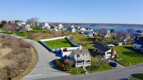 15 Clark Rd, Ipswich, MA 01938