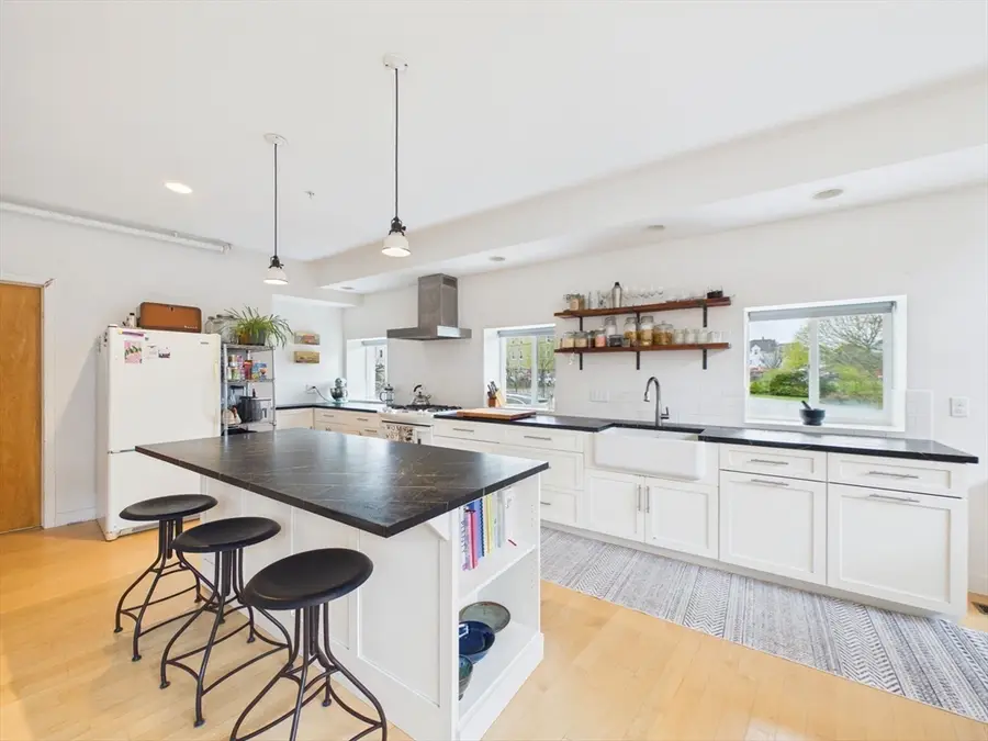 123 Sawyer St #1, New Bedford, MA 02746 - #3