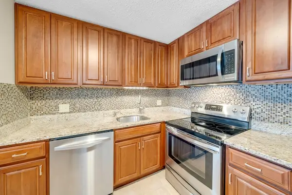 3 Birchwood #3-302, Amesbury, MA 01913