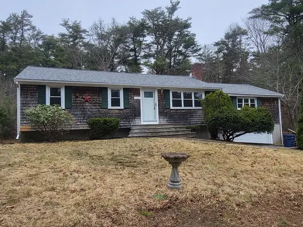 165 Hedges Pond Rd, Plymouth, MA 02360